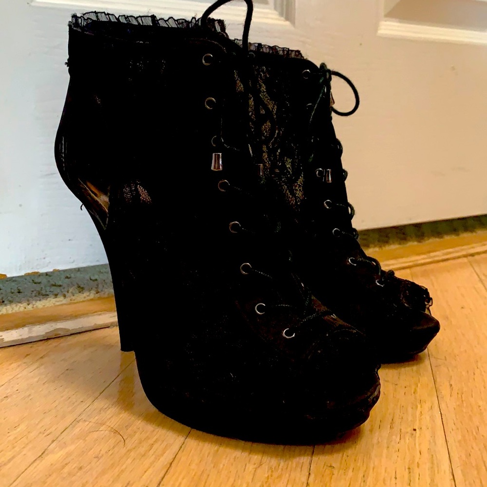 Womens booty heals